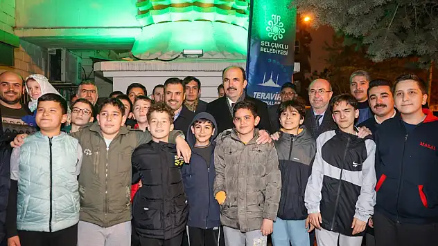 ​​​​​​​Başkanlar Selçuklu'da teravih sonrası vatandaşlarla buluştu