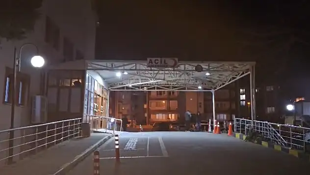 Çanakkale Boğazı'nda denize düşen kılavuz kaptan hastaneye kaldırıldı