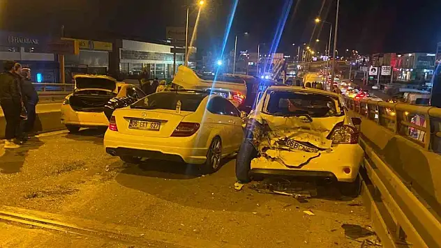 Ankara'da 9 araçlı zincirleme kaza: 4 yaralı