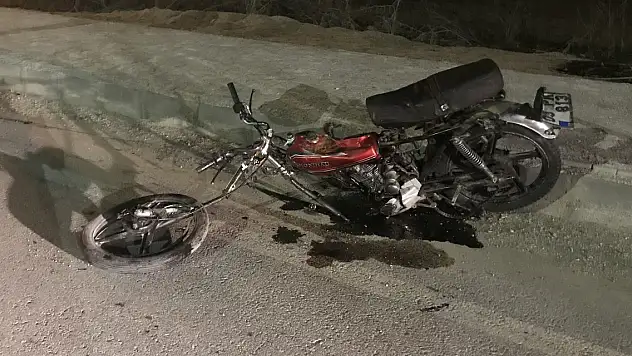 Motosikletle hafif ticari araç çarpıştı: 2 çocuk öldü, 1 yaralı