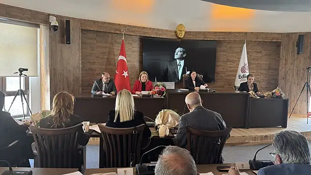 Edirne Belediye Meclisinde üyeler arasında kısa süreli tartışma yaşandı