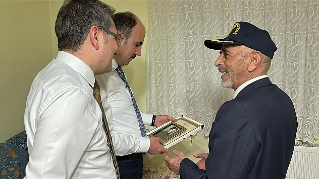 Başkan Altay bakın kimle buluştu  51 yıllık anılar canlandı