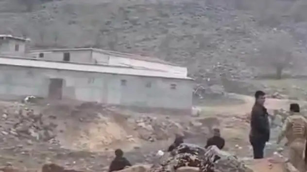 Komşu aileler arasında taşlı, sopalı kavga... 3 ölü, 5 yaralı