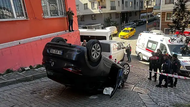 El freni çekilmeyen otomobil kayarak takla attı