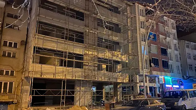 Asansör boşluğuna düşüp, öldü