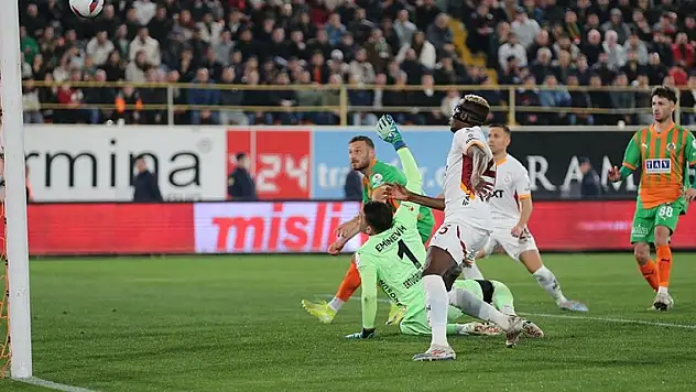Galatasaray, deplasmanda Corendon Alanyaspor'u 2-1 yendi