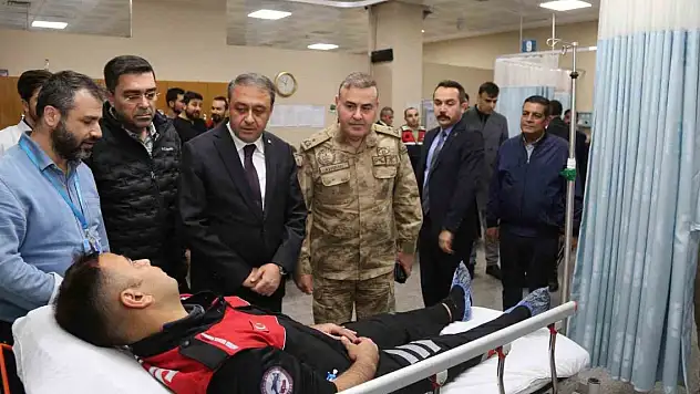 Motorize polis ekipleri kaza yaptı, 2 polis yaralandı