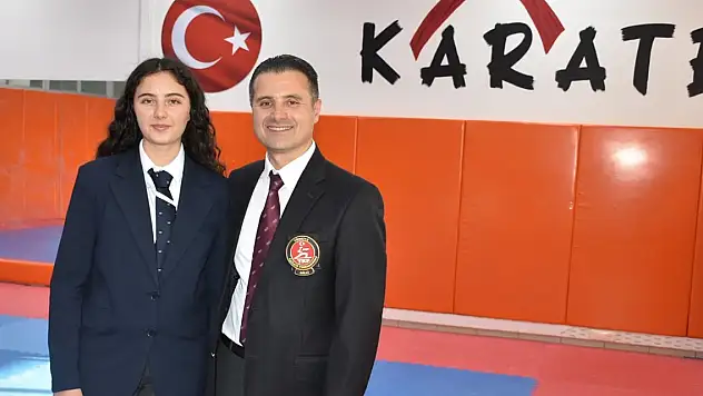 Konya'daki doktor baba ile tıp öğrencisi kızından örnek hareket