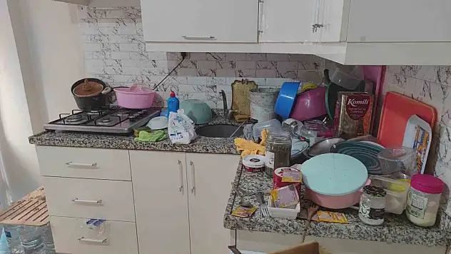 İstanbul'da yaşlı kadının evinden 6 kamyon çöp çıktı