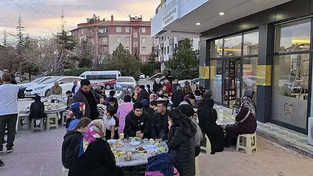 Konya'da 'Yemeğini al, iftara gel' programı ile kardeşlik sofrası kuruldu