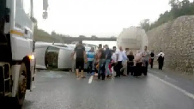 Yağmur ve kayganlaşan yol kaza getirdi! 1 çocuk öldü, 3 kişi yaralandı