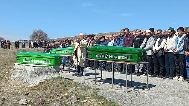 Hastane dönüşü kazada ölen aynı aileden 3 kişi, yan yana toprağa verildi