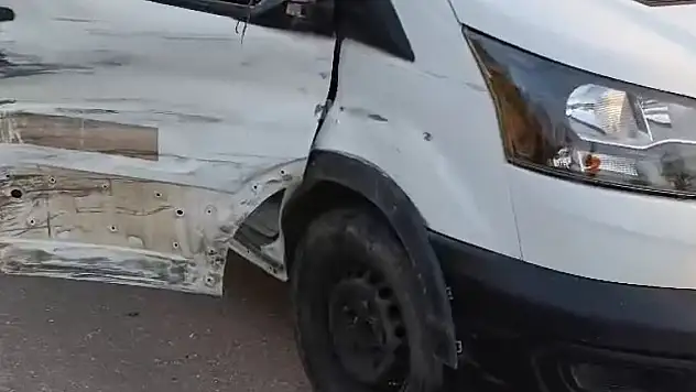 Kamyonet ile motosiklet çarpıştı: 1 ölü, 1 yaralı