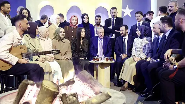 Cumhurbaşkanı Erdoğan, İstanbul'da gençlerle buluştu