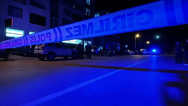 Borç- alacak nedeniyle tartıştığı akrabasını tabancayla vurdu