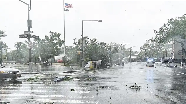 Şiddetli fırtına! 33 kişi hayatını kaybetti