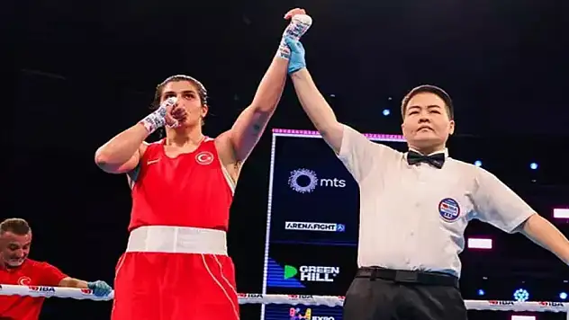 Milli boksör Busenaz Sürmeneli dünya şampiyonu oldu!