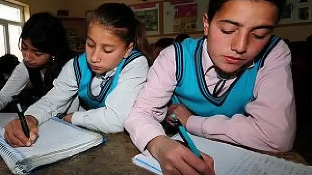 'Kız çocukları okulu hiç bırakmasın' projesi