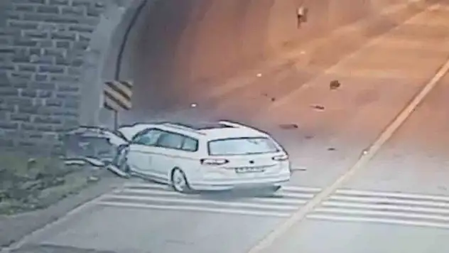 Tünel girişindeki kaza kamerada... 1 kişi öldü 2 kişi yaralandı