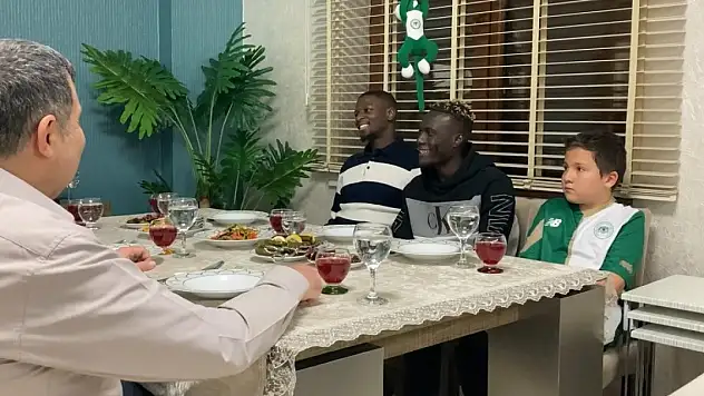 Konyasporlu NDao ve Keyta iftara konuk oldu!