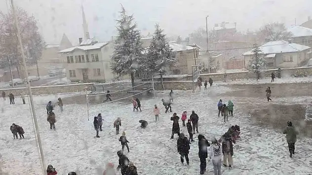 Beyşehir ilçesinde kar sevinci