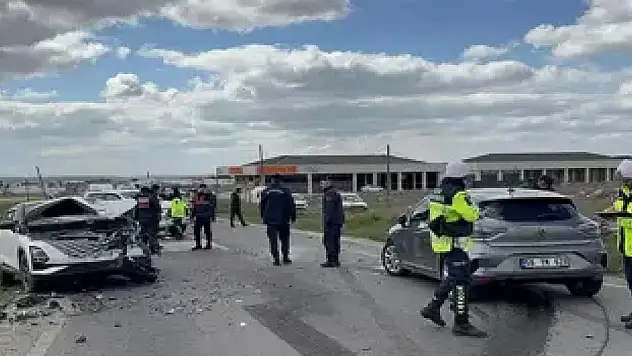 Tekirdağ'da 3 araç kazaya karıştı 3'ü askeri personel 6 yaralı
