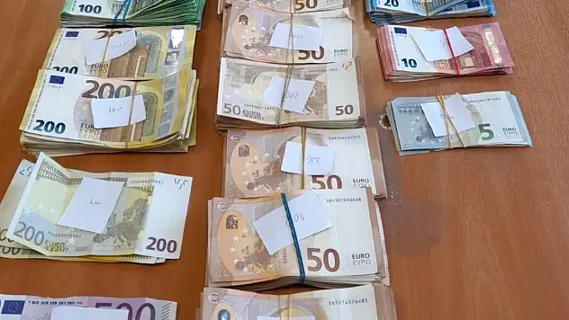 Buzdolabına sakladığı 62 bin 770 euro gümrükte yakalandı