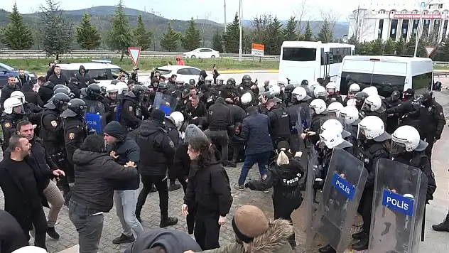 Kocaeli Üniversitesi'ndeki Ekrem İmamoğlu hareketliliği... 6 kişi gözaltına alındı