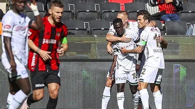 Konyaspor'un rakibi kaleyi kapatamıyor!