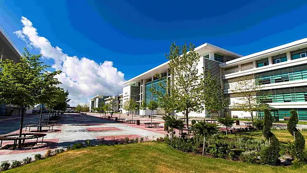 KTO Karatay Üniversitesi eğitim kalitesini taçlandırdı