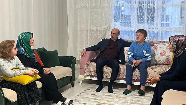 Hataylı depremzede ailenin iftar sofrasına konuk oldu