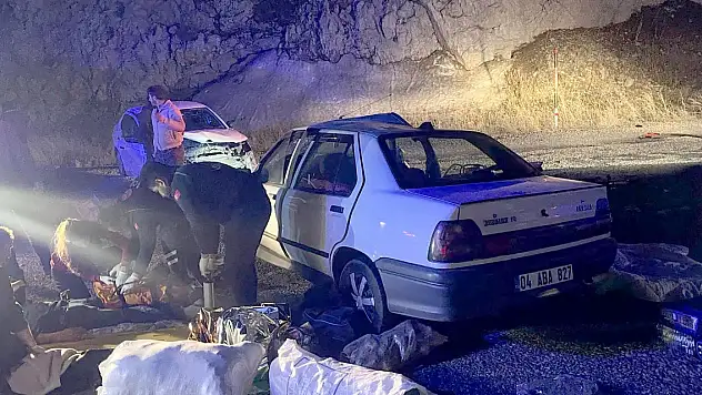 Erzurum'da 2 otomobil çarpıştı 1 ölü, 3 yaralı