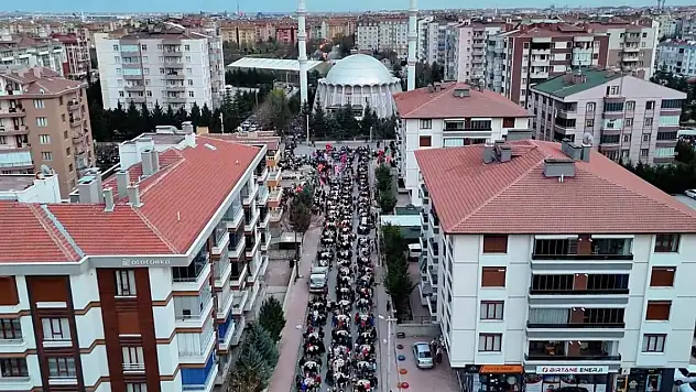 Konya'da merkezde iş insanı 6 kardeş, 16 yıldır mahalle sakinlerini iftarda buluşturuyor