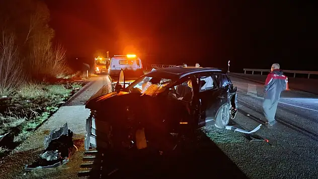 Yolcu otobüsü ile otomobil çarpıştı: 10 yaralı