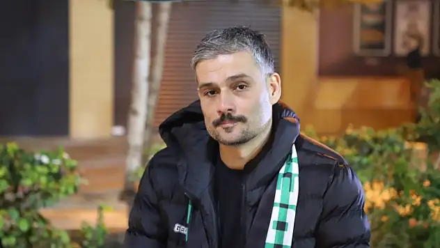 Kulüp başkanı şehir merkezinde açlık grevine başladı! 'Tek başımayım'