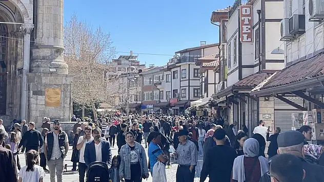 Konya'da çarşıya akın ettiler