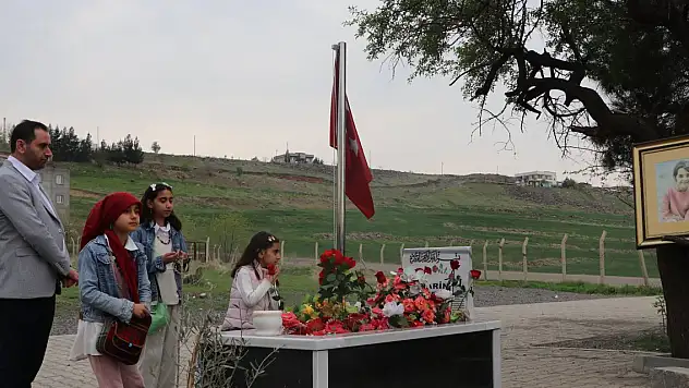 Narin Güran ve Rojin Kabaiş'in mezarlarına ziyaretçi akını