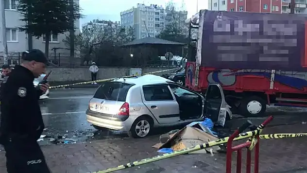 2 otomobil çarpıştı: 4 ölü, 2 yaralı