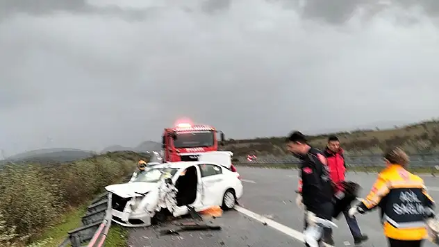 5 araç zincirleme kazaya karıştı! 2 ölü, 4 yaralı