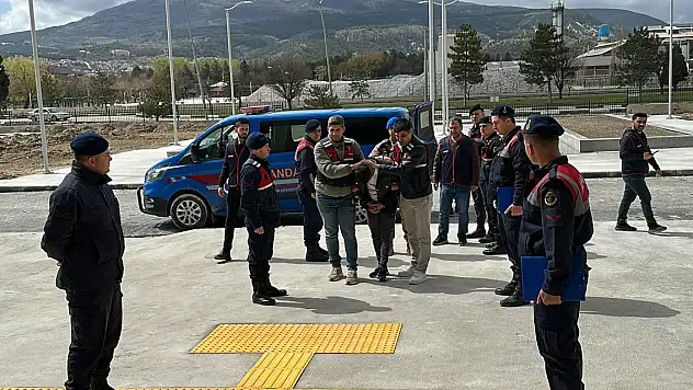 Tartıştığı arkadaşını, silahla vurup ağır yaraladı