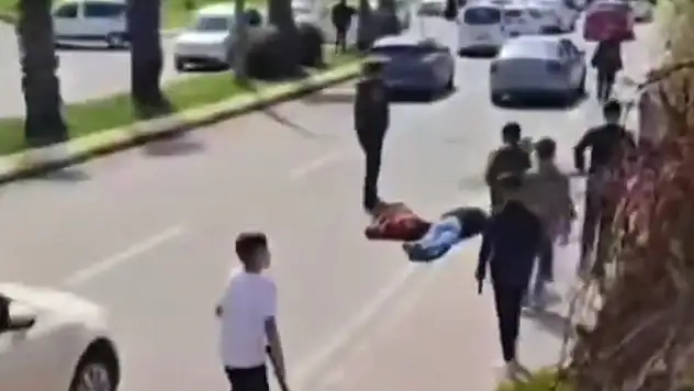 Cadde ortasında silahlı saldırı... 2 kardeş öldü