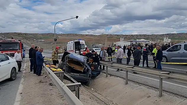 2 otomobil çarpıştı... Eski muhtar hayatını kaybetti, 6 yaralı