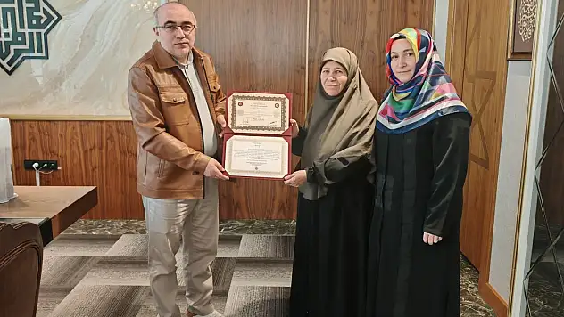 63 yaşında hafız oldu