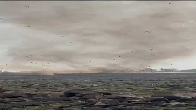 Mardin'i hortum vurdu: Çatılar uçtu, direkler devrildi