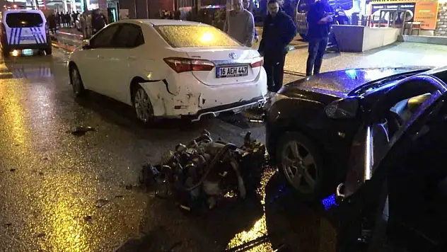 Polise kamyonet çarptı