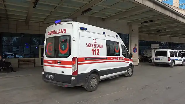 Devrilen traktörün sürücüsü öldü