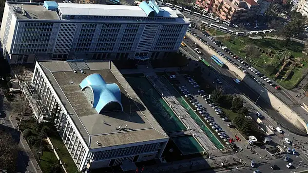 İBB'den reklam izni alımında 'gayriresmi ücret' iddiası