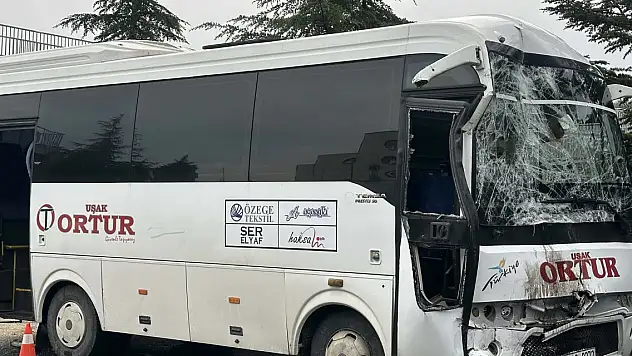 İşçi taşıyan midibüs, servis otobüsüne çarptı 20 yaralı