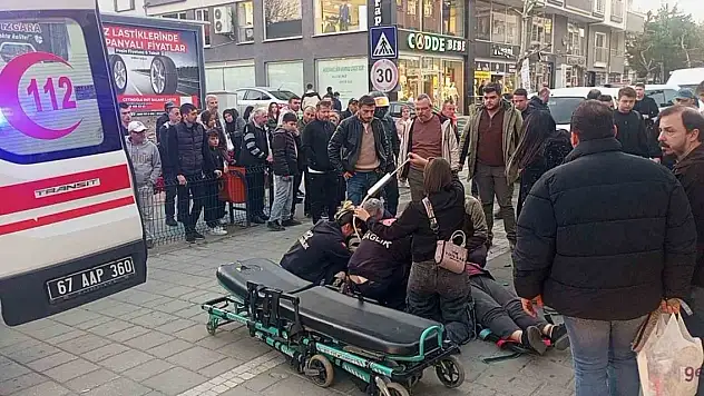 Yaya geçidinde motosikletin çarptığı kadın ağır yaralandı