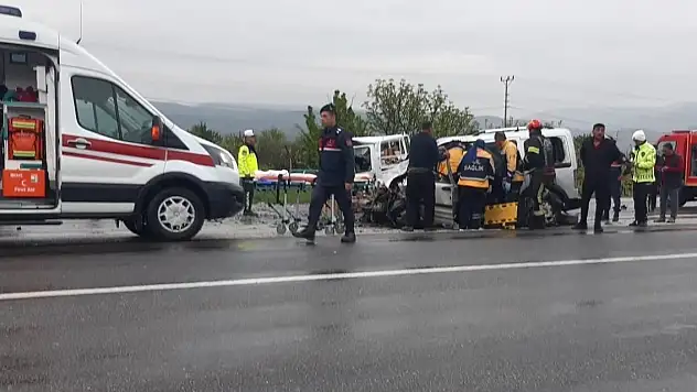 Kafa kafaya çarpıştılar: 4 yaralı